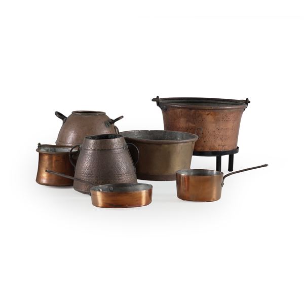 Lotto di oggetti in rame di diversa foggia