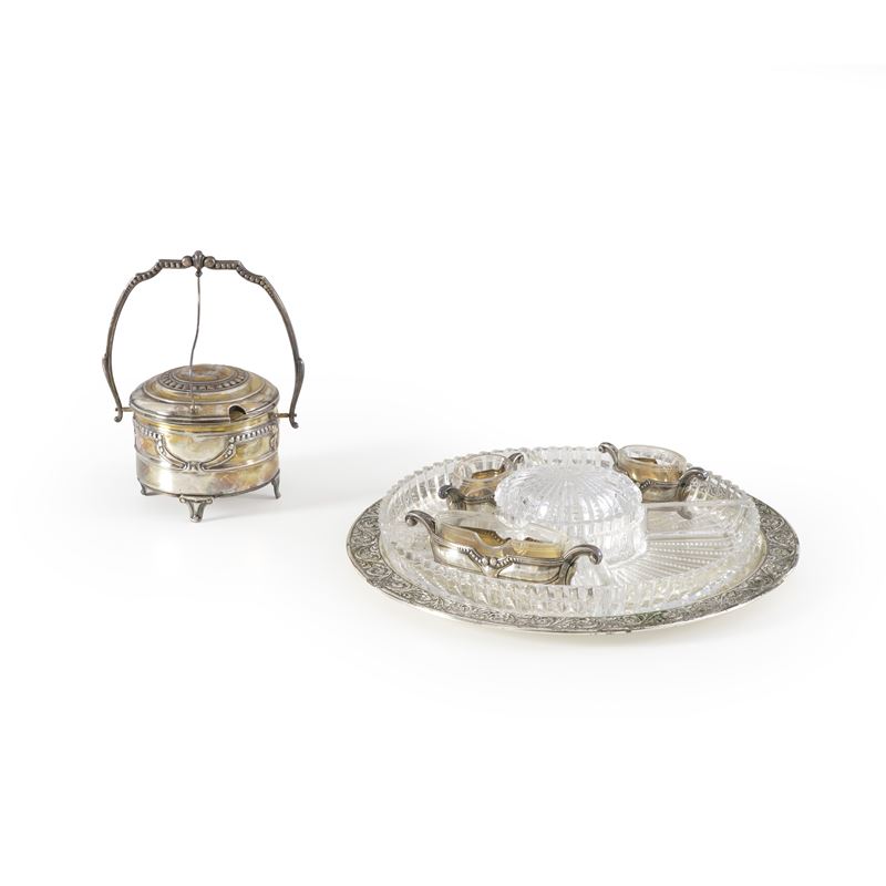 Lotto di oggetti in metallo argentato e vetro. XX secolo  - Auction Antiques - Cambi Casa d'Aste