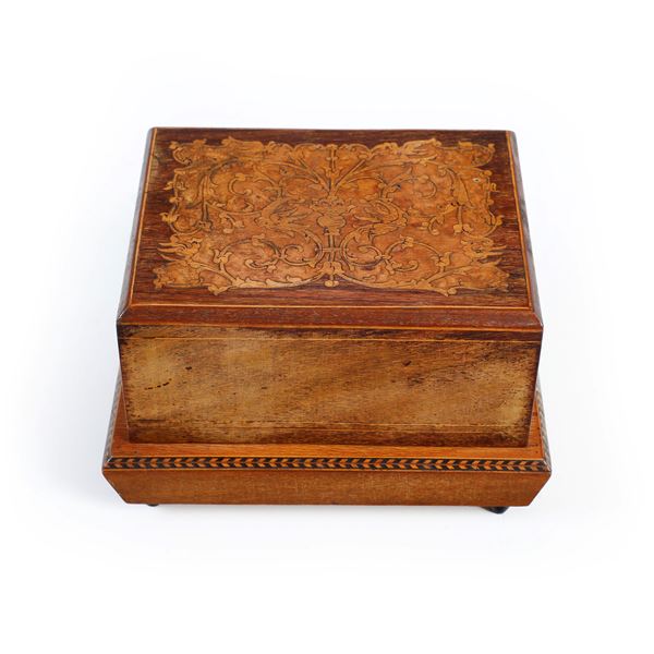 Carillon porta sigarette, XX secolo