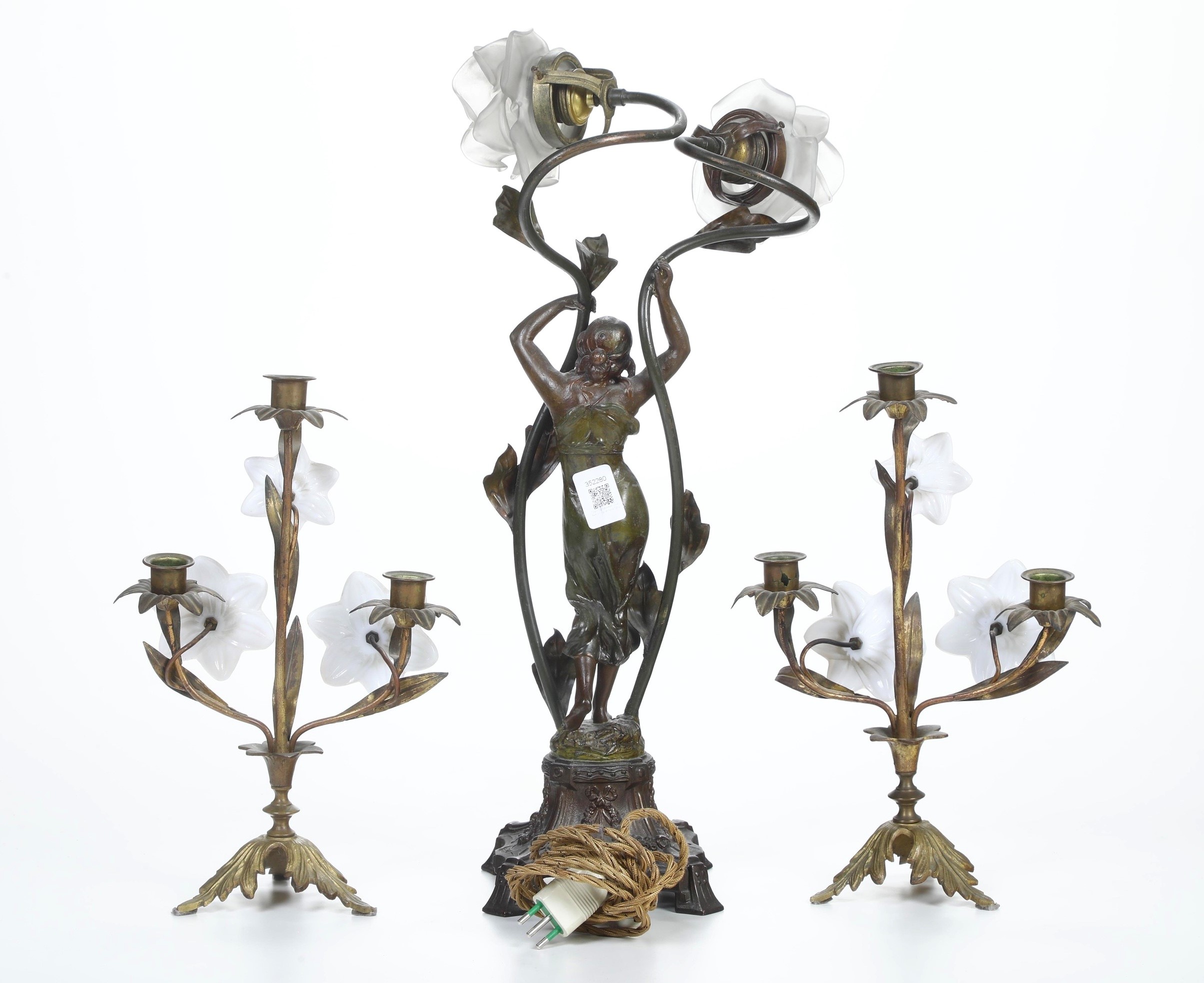 Due candelabri in opalina e lampada a due braccia con figura femminile, metallo, inizio XX secolo