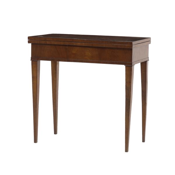 Tavolino da gioco lastronato. XIX secolo