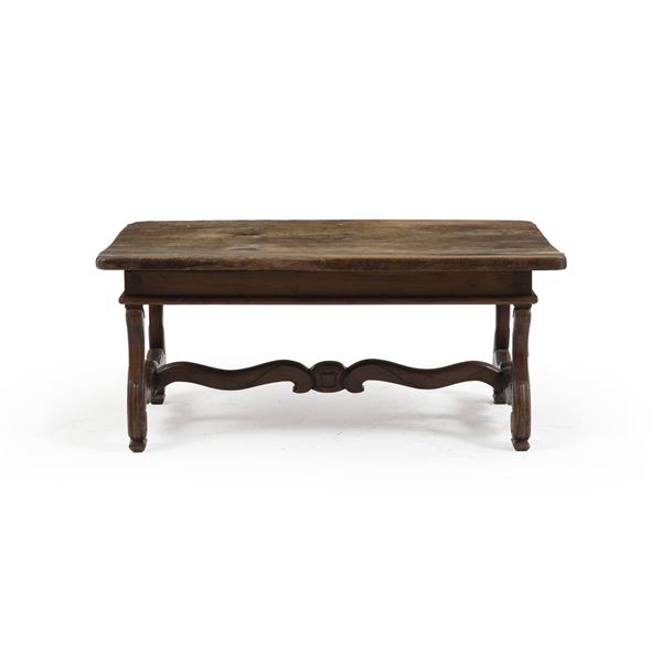 Tavolino da salotto in stile seicentesco