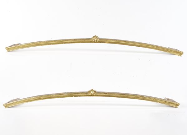 Coppia di mantovane in legno dorato