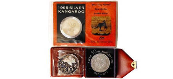 Australia-Singapore-Papua Nuova Guinea 1976-1995. 3 monete (2 in argento e una in cupronichel) da Spl. a FdC.