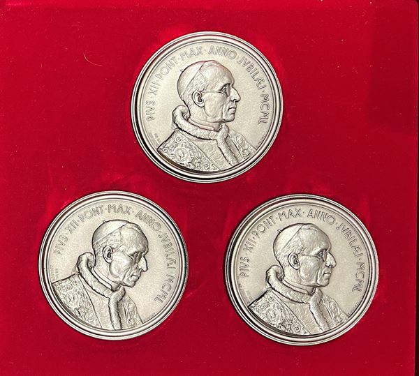 VATICANO. PIO XII, 1939-1958. Lotto di 3 medaglie in argento 1950. Anno Santo.