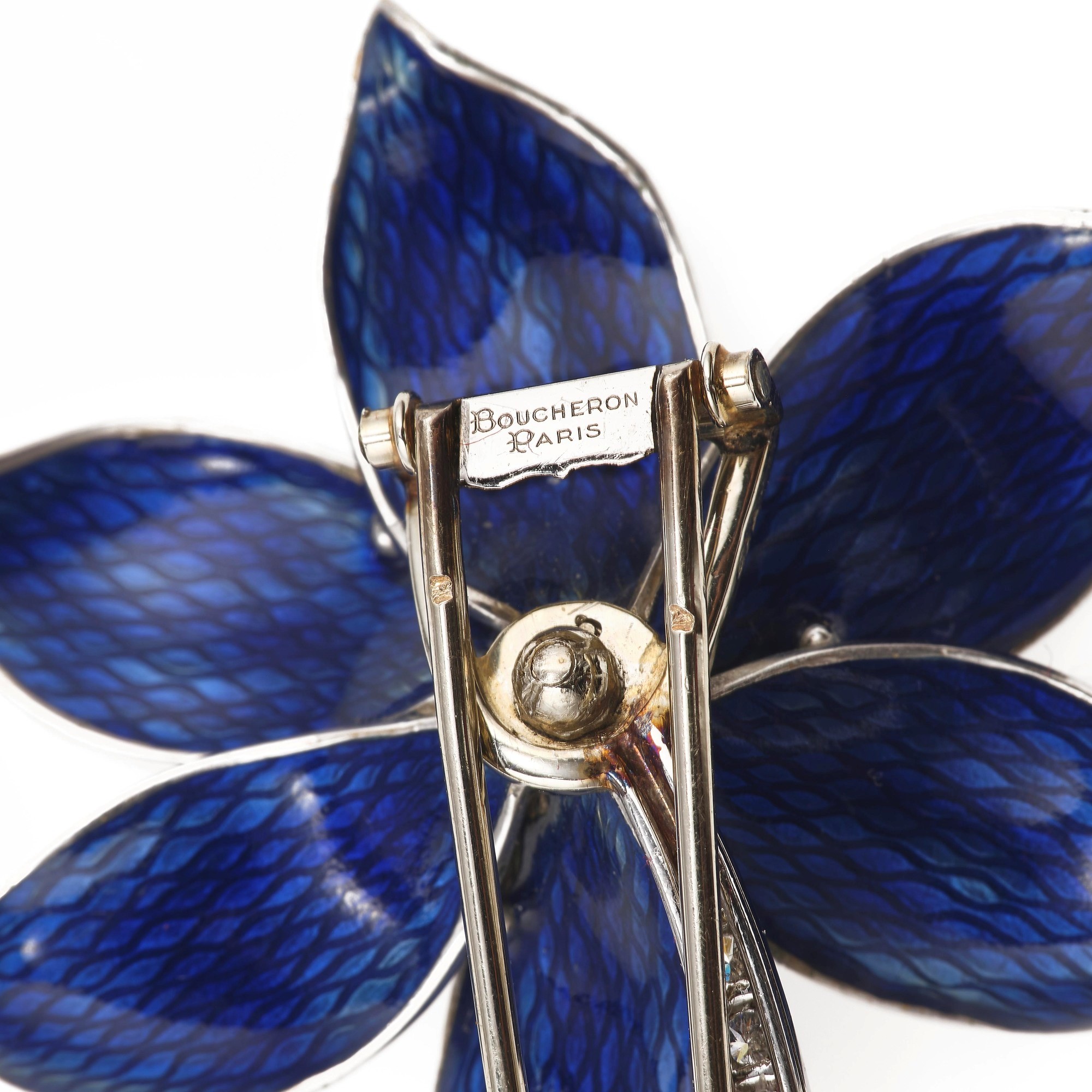Boucheron Paris. Clip "fiore" con Smalto Blu e Diamanti