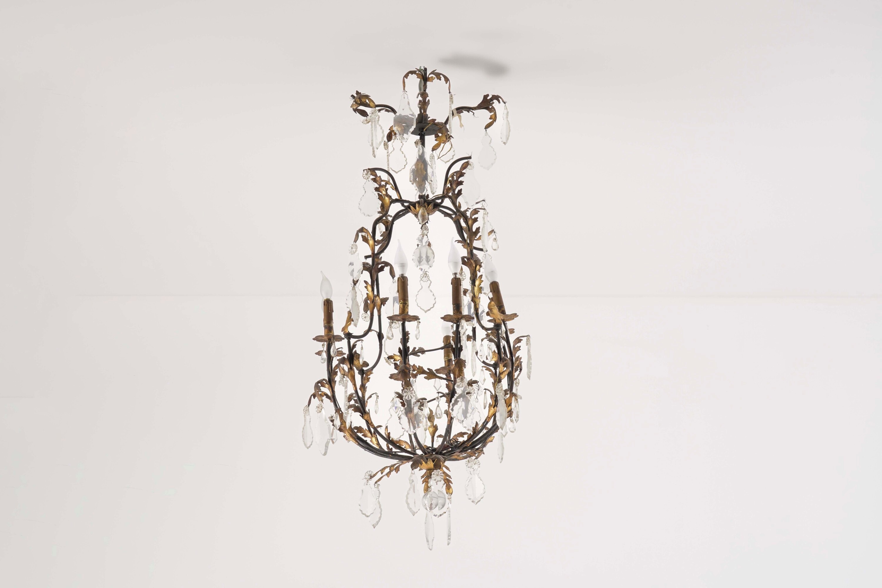 Lampadario e coppia di applique, metallo e cristalli