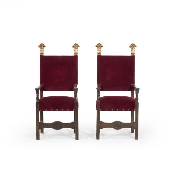 Coppia di sedute in stile seicentesco