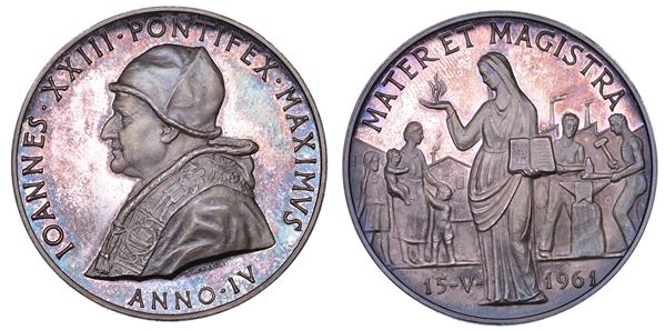 VATICANO. GIOVANNI XXIII, 1958-1963. Medaglia in argento 1962. Enciclica Mater et Magistra.