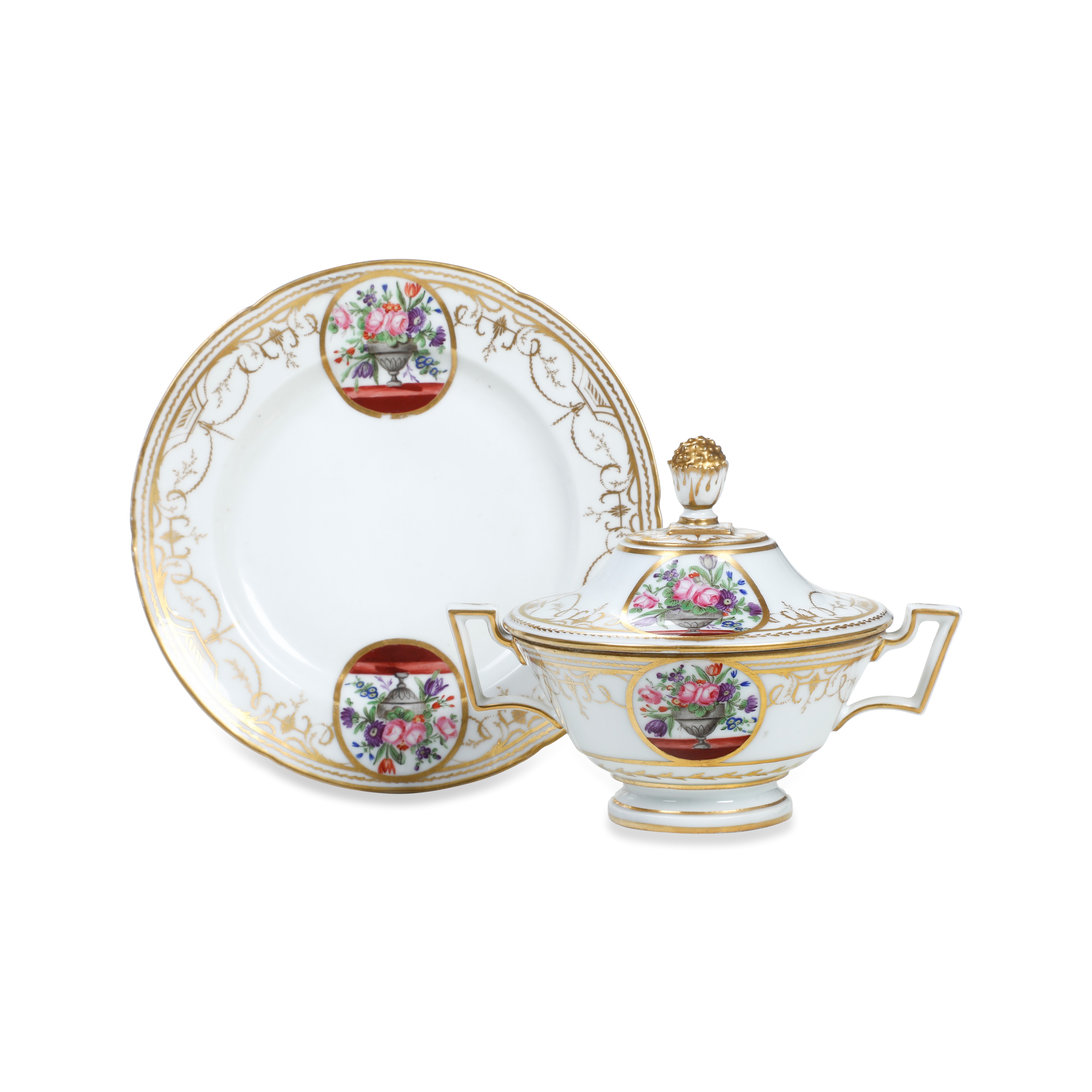 Nast, Tazza da puerpera con coperchio e piatto, porcellana decorata in policromia e oro