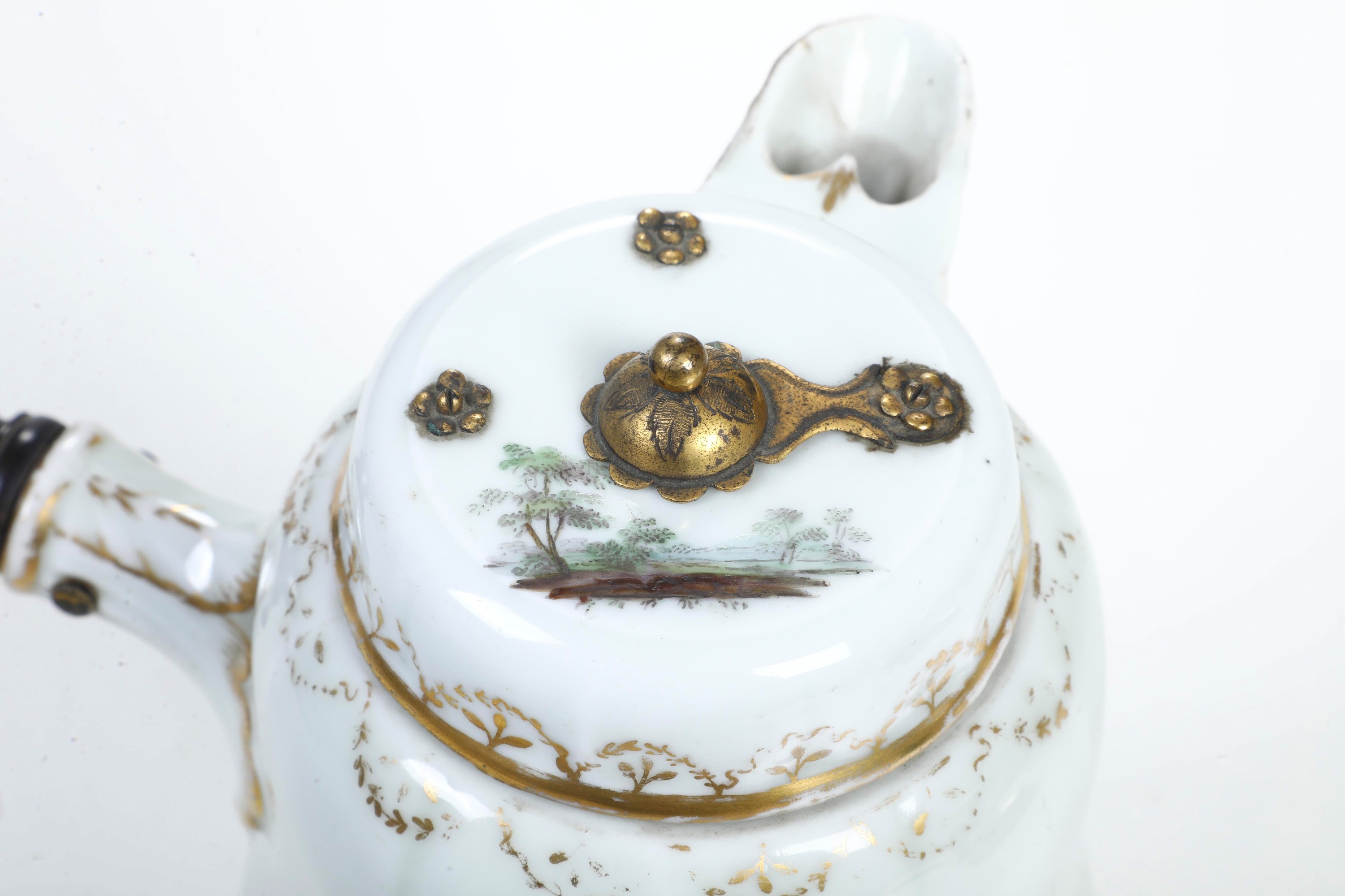 Manifattura Reale di Copenaghen, Cioccolatiera danese in porcellana (circa 1830-1845)