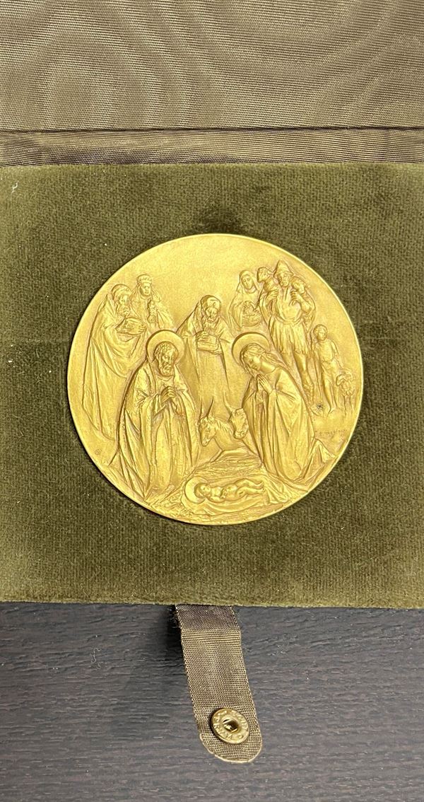 VATICANO - SACRA FAMIGLIA. Placchetta in bronzo dorato uniface.