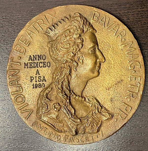 PISA. ANNO MEDICEO. Violante Beatrice di Baviera. Medaglia uniface di grande modulo in bronzo.