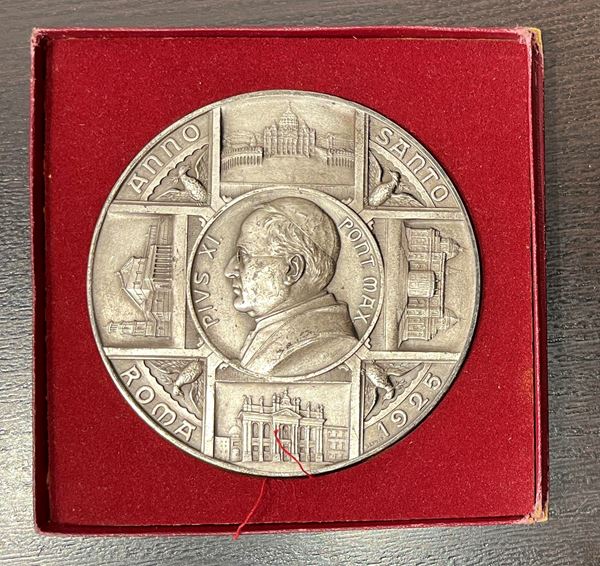 VATICANO. PIO XI, 1922-1939. Medaglia di grande modulo in metallo bianco 1925. Anno Santo.