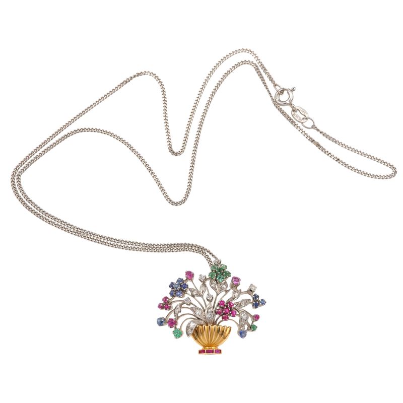 Girocollo con pendente “giardinetto” con diamanti, rubini, smeraldi e zaffiri  - Asta Gioielli - Cambi Casa d'Aste
