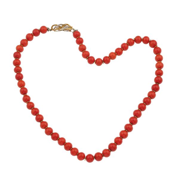 Collana con boules di corallo