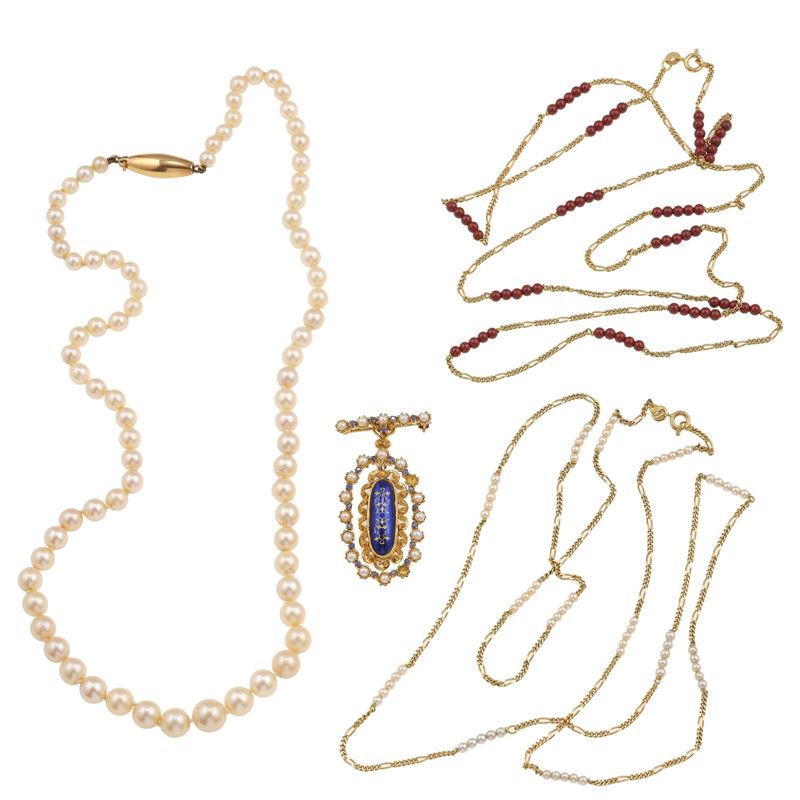 Lotto composto da tre collane e una spilla  - Asta Gioielli - Cambi Casa d'Aste