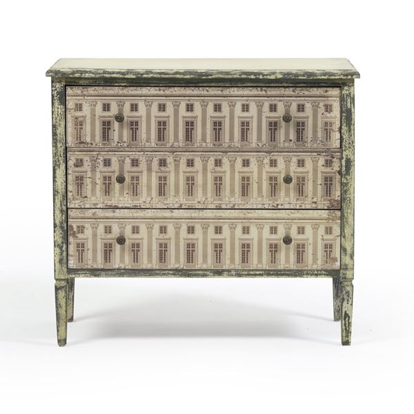 Piccolo comò con serigrafie a motivo architettonico e parzialmente laccato, XXI secolo