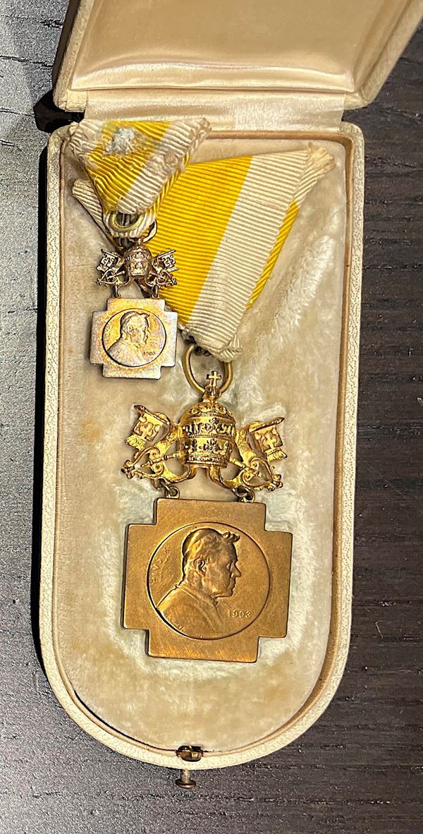 ROMA. PIO X, 1903-1914. Onorificenza in bronzo dorato. Benemerenti.