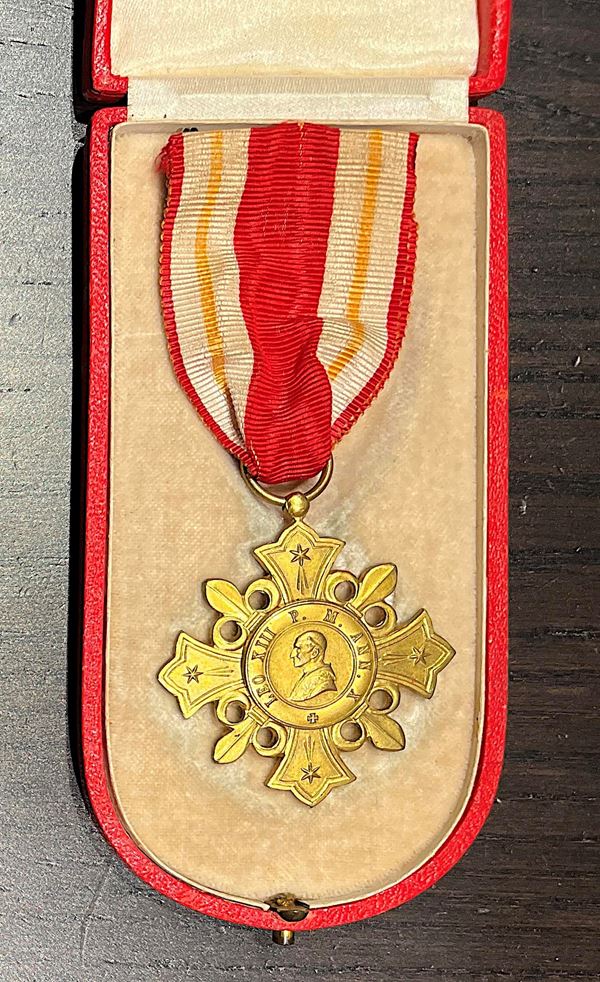 ROMA. LEONE XIII, 1878-1903. Onorificenza in bronzo dorato 1888. Pro Ecclesia.