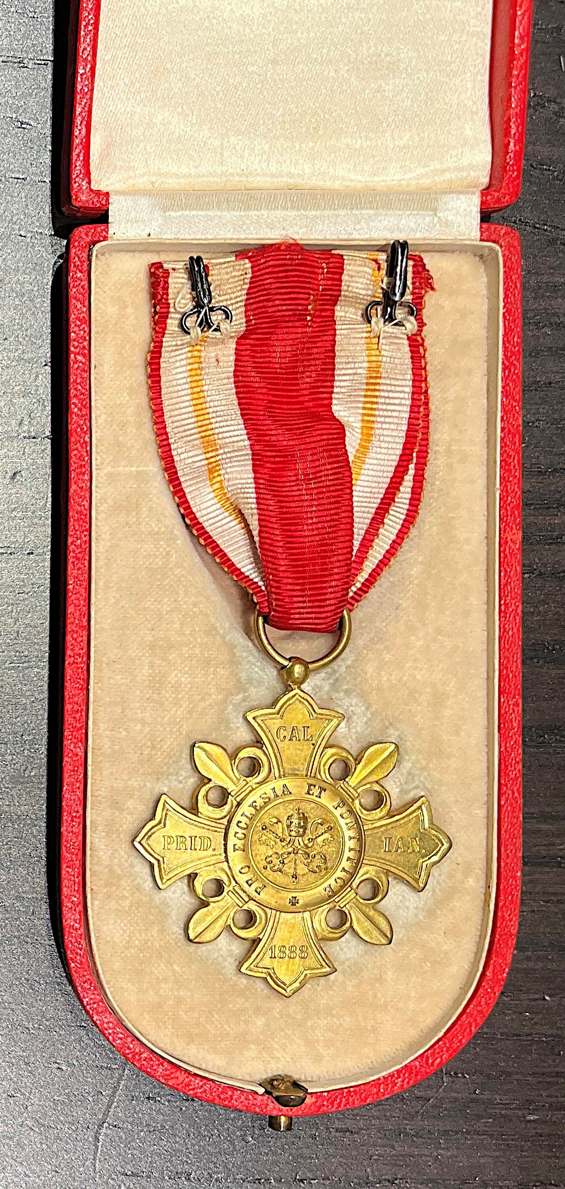Leone XIII, Onorificenza Pro Ecclesia in bronzo dorato, 1888