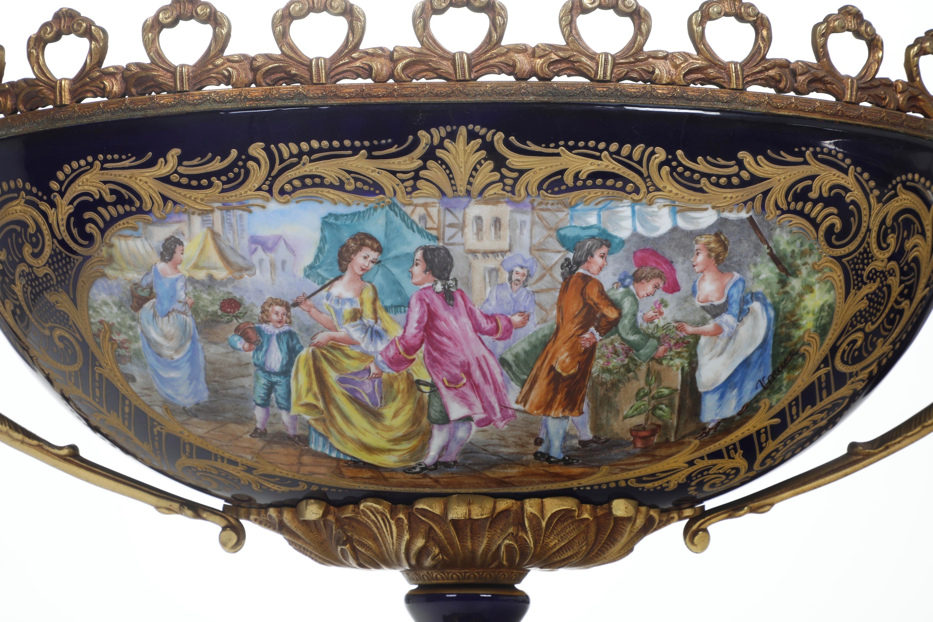 Pseudo-manifattura di Sèvres, Alzata centrotavola in porcellana e bronzo dorato, Francia, XX seco...
