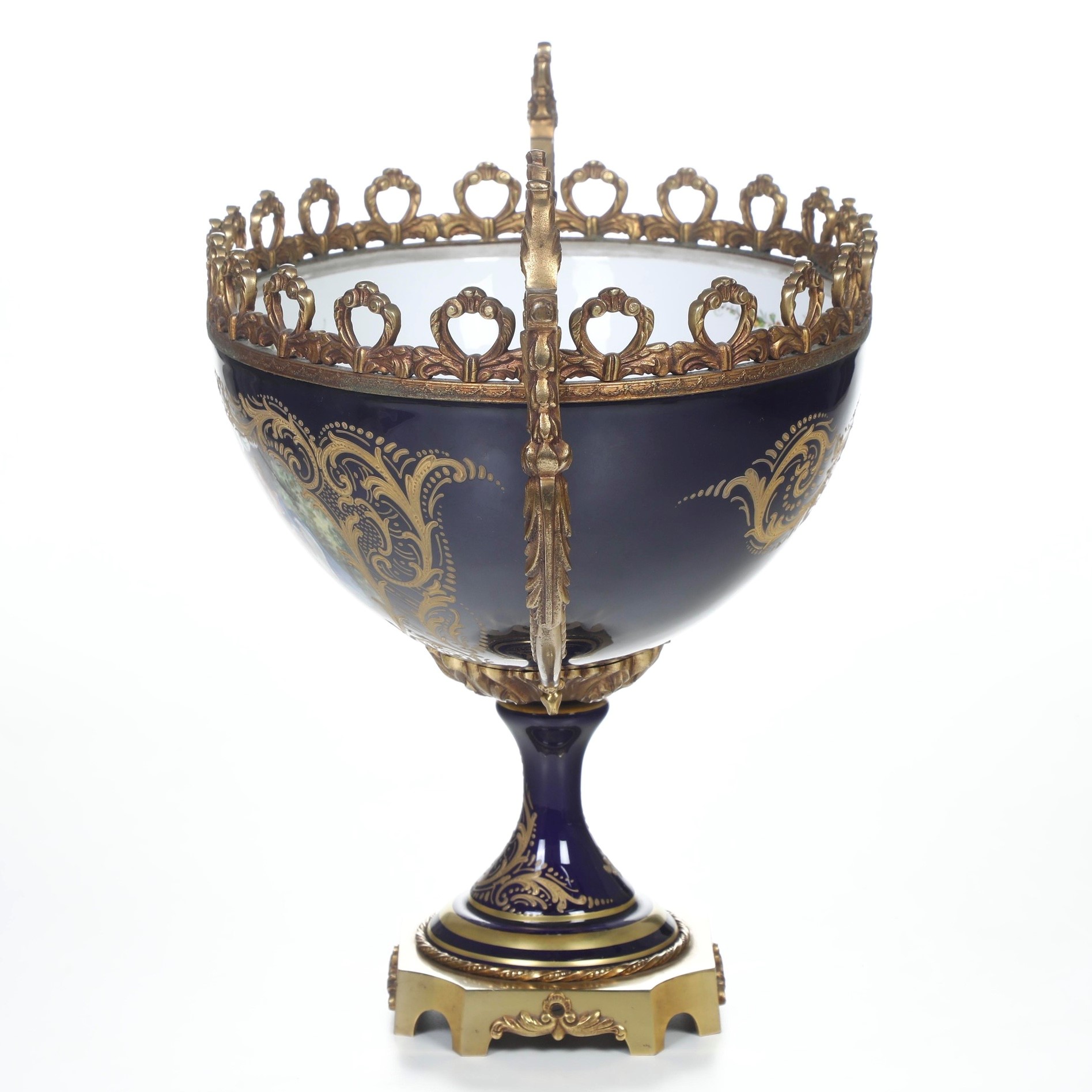 Pseudo-manifattura di Sèvres, Alzata centrotavola in porcellana e bronzo dorato, Francia, XX seco...