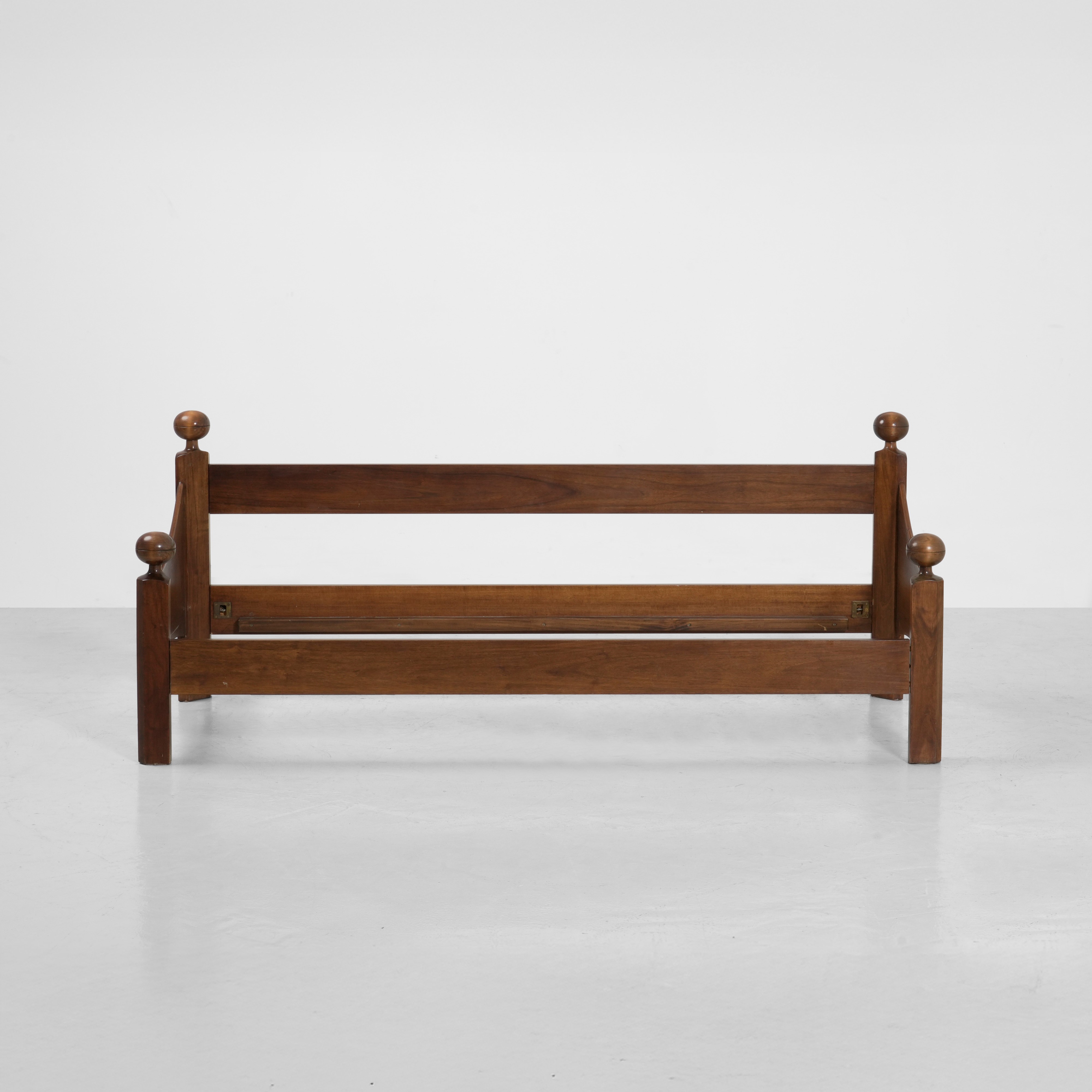 Luigi Caccia Dominioni - Daybed mod. L4 Chesa Laria, legno, Italia, circa 1960