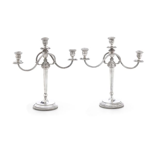 Coppia di candelabri a tre fiamme. Argenteria italiana del XX secolo, argentiere Brandimarte, Firenze