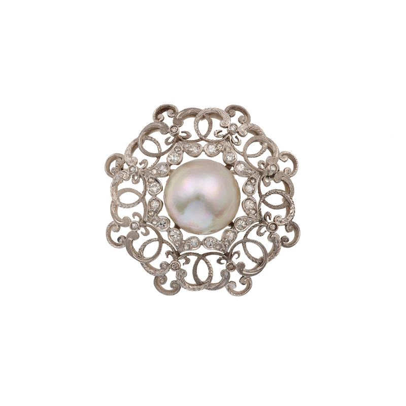 Diamond, mabé pearl and gold brooch  - Auction Jewels - Cambi Casa d'Aste