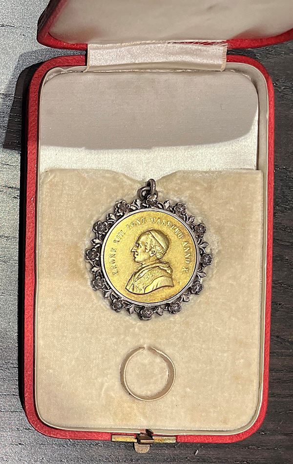 STATO PONTIFICIO. LEONE XIII, 1878-1903. Onorificenza in argento dorato 1888. Commissione interna del giubileo.