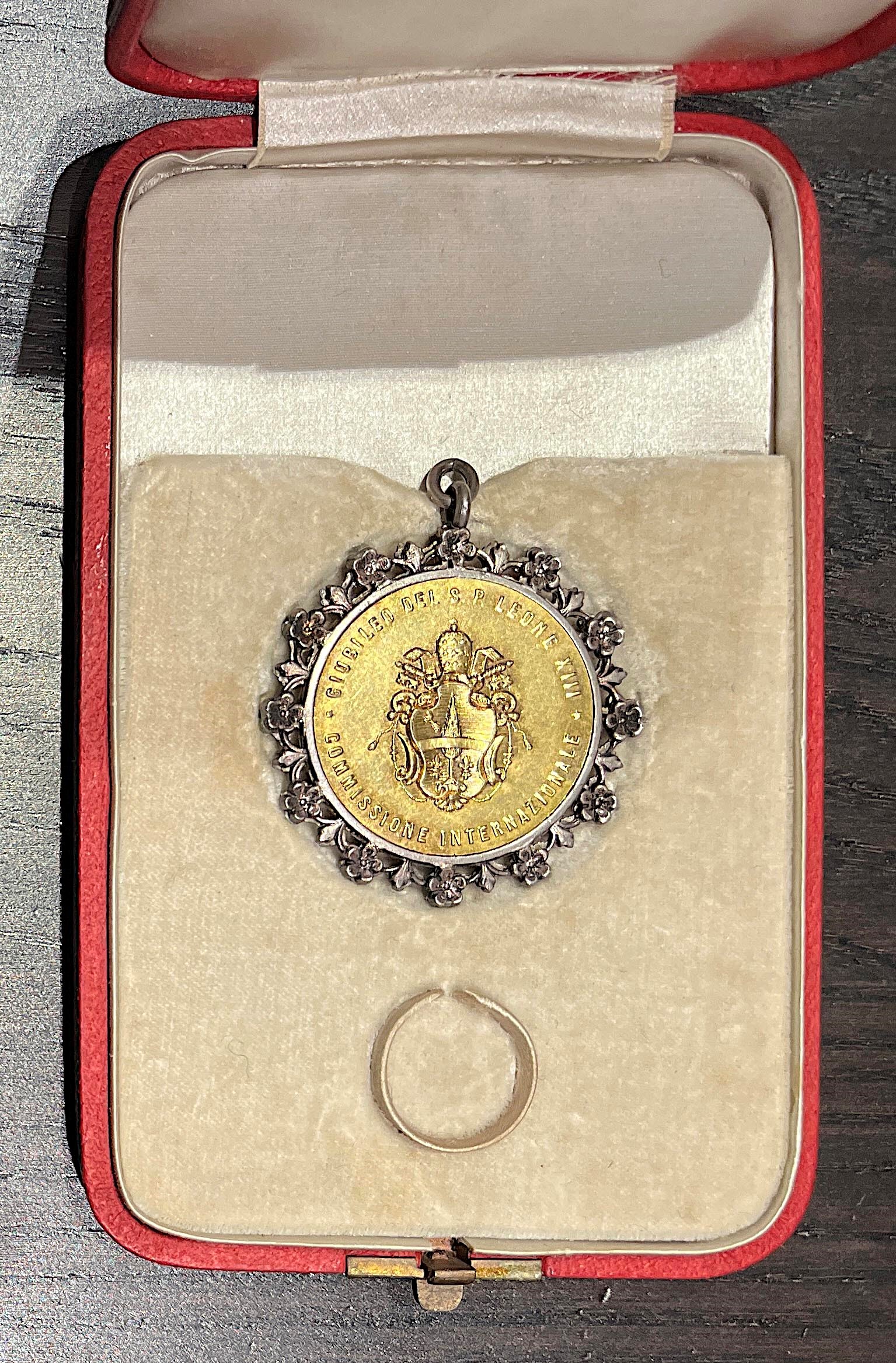 Stato Pontificio, Leone XIII (1878-1903), Onorificenza in argento dorato, 1888