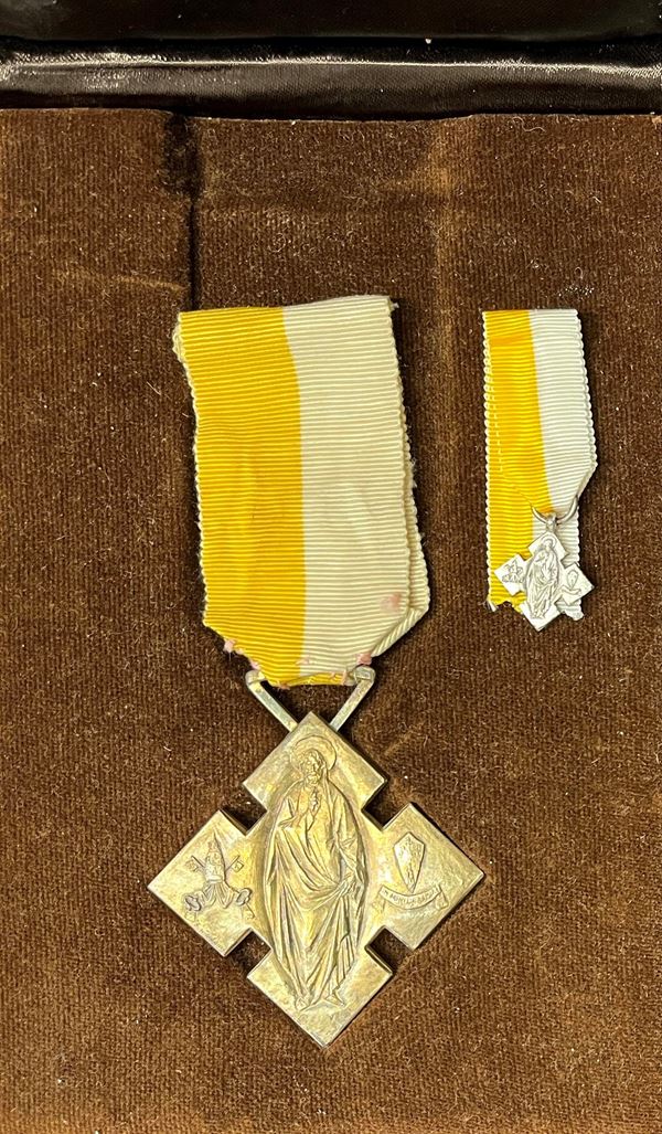 VATICANO. PAOLO VI, 1963-1978. Onorificenza in argento dorato. Benemerenti San Pietro.