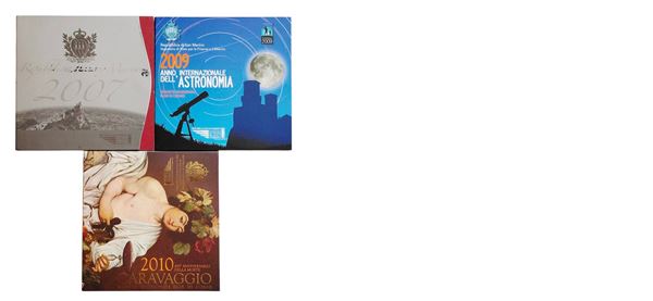 San Marino 2007-2010: lotto di 3 divisionali Fior di Conio ufficiali (2007 – 2009 – 2010) con 3 monete d’argento.