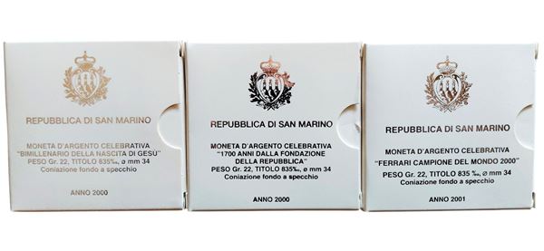 San Marino 2000-2001: 3 confezioni contenenti altrettante monete celebrative Fondo Specchio (proof) in argento (3 X 10000 Lire).