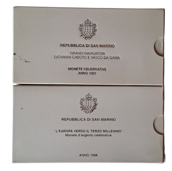 San Marino 1997-1998: due cofanetti contenenti 4 monete Fondo Specchio (proof) in argento.