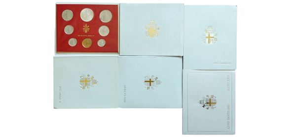 Vaticano 1976-2000. 6 divisionali ufficiali Fior di Conio altrettante monete d’argento.