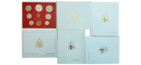 Vaticano 1976-2000. 6 divisionali ufficiali Fior di Conio altrettante monete d’argento.