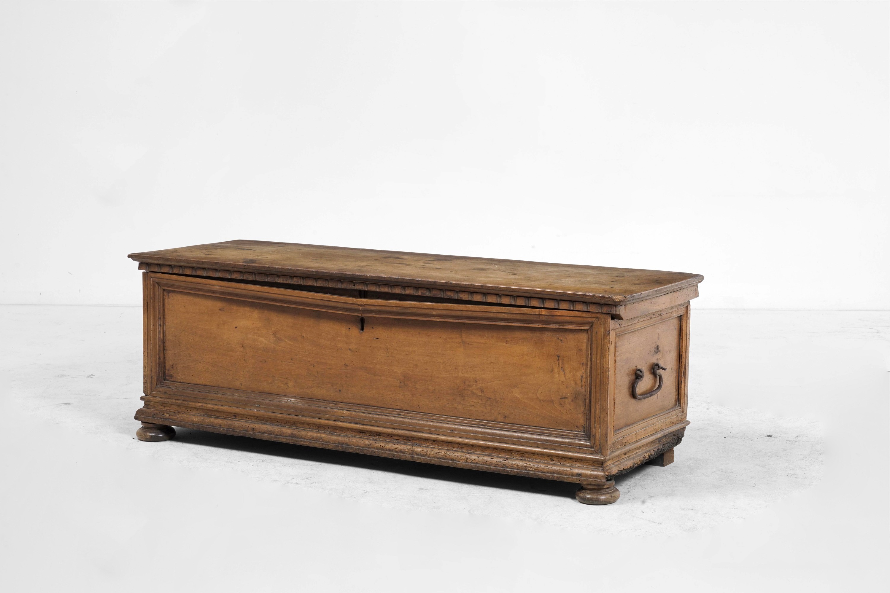 Cassapanca in legno, XVIII secolo, 159x56x56 cm