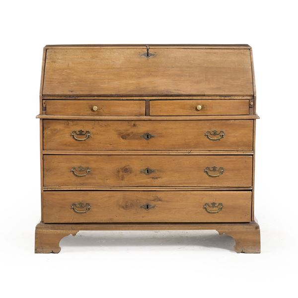 Ribalta in noce fronte e fianchi dritti, XVIII secolo