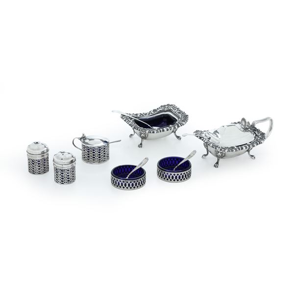 Insieme di saliere in argento e metallo argentato. Argenteria italiana del XX secolo