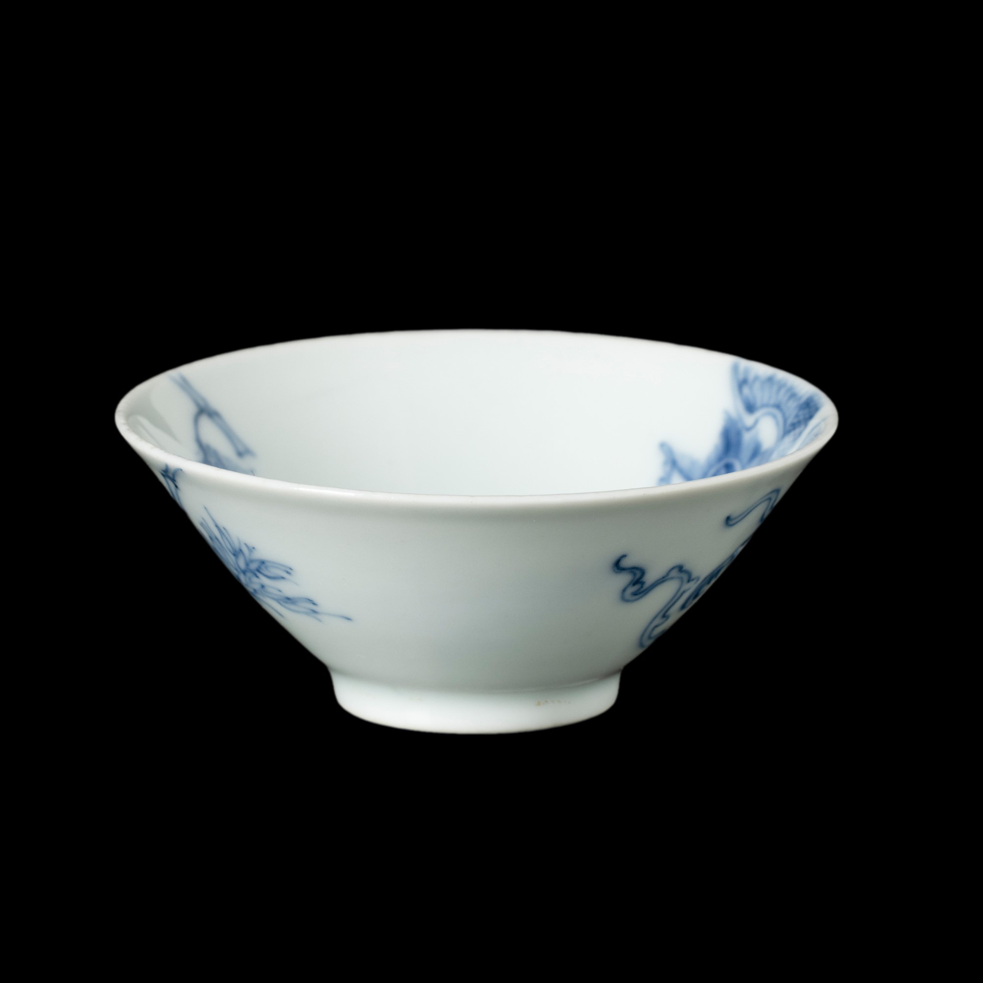 Cina, Coppa in porcellana bianca e blu con fenice e bambù (Dinastia Qing, XX secolo)