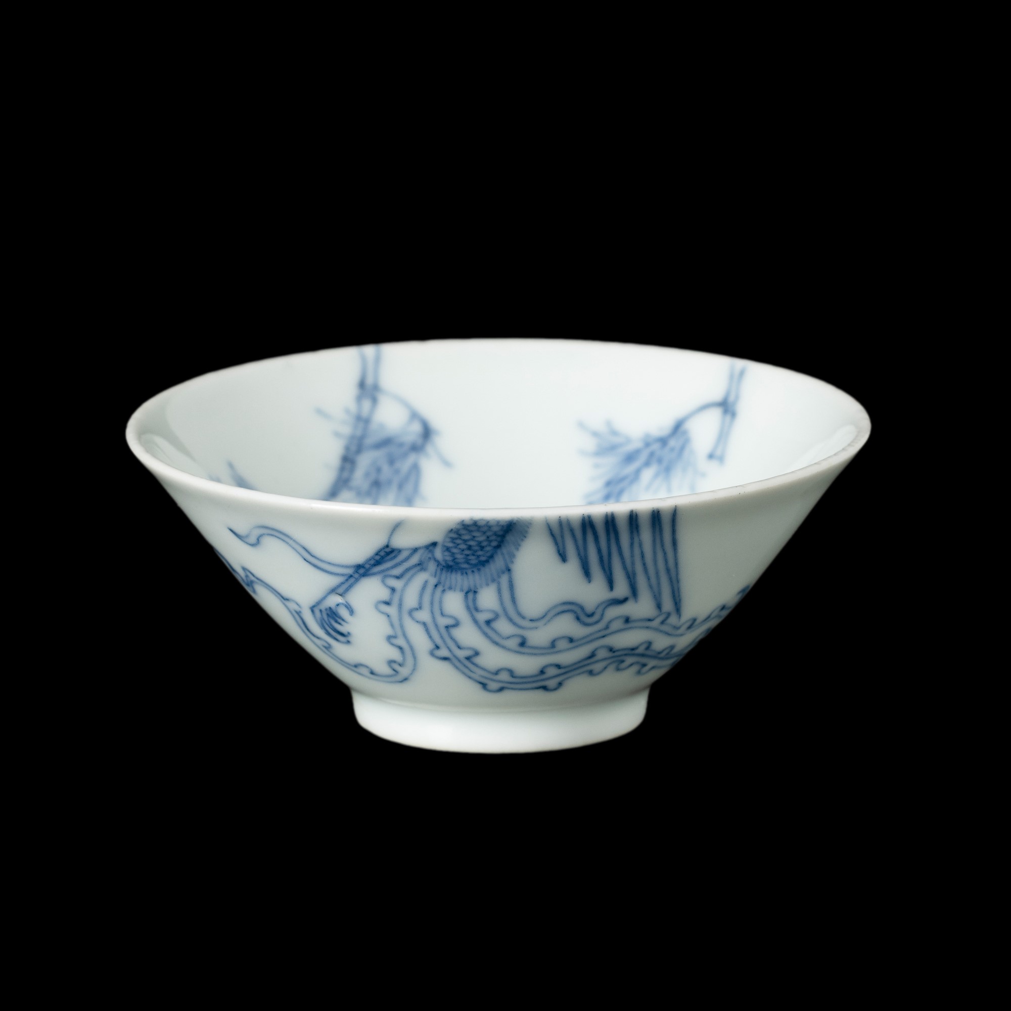 Cina, Coppa in porcellana bianca e blu con fenice e bambù (Dinastia Qing, XX secolo)
