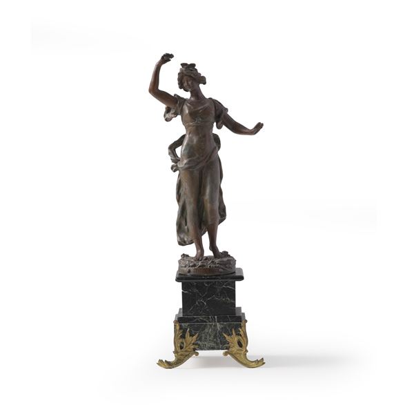 Danzatrice. Francia, XIX-XX secolo. Firmata alla base 