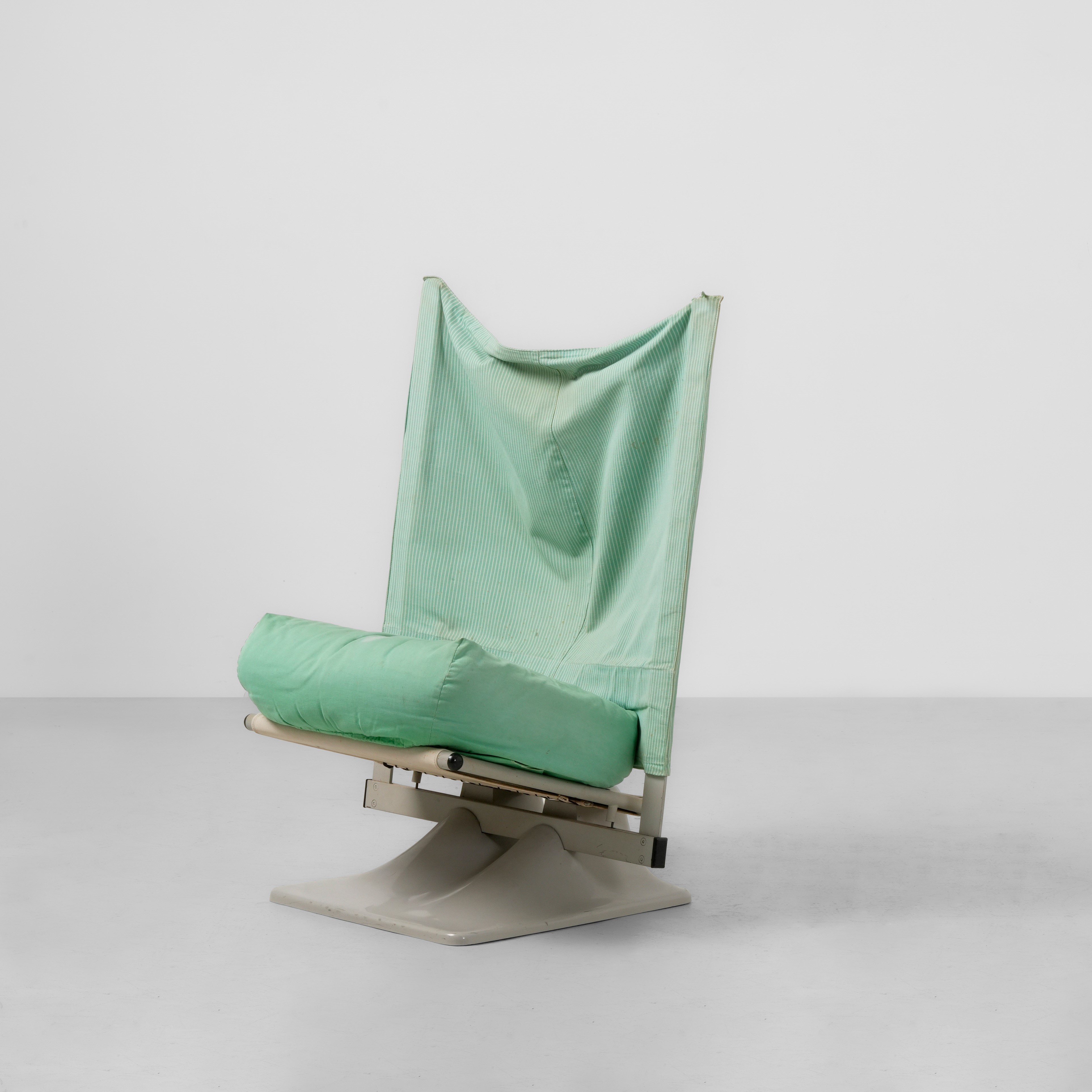 Archizoom Associati - Poltrona mod. AEO, acciaio laccato e materiale plastico
