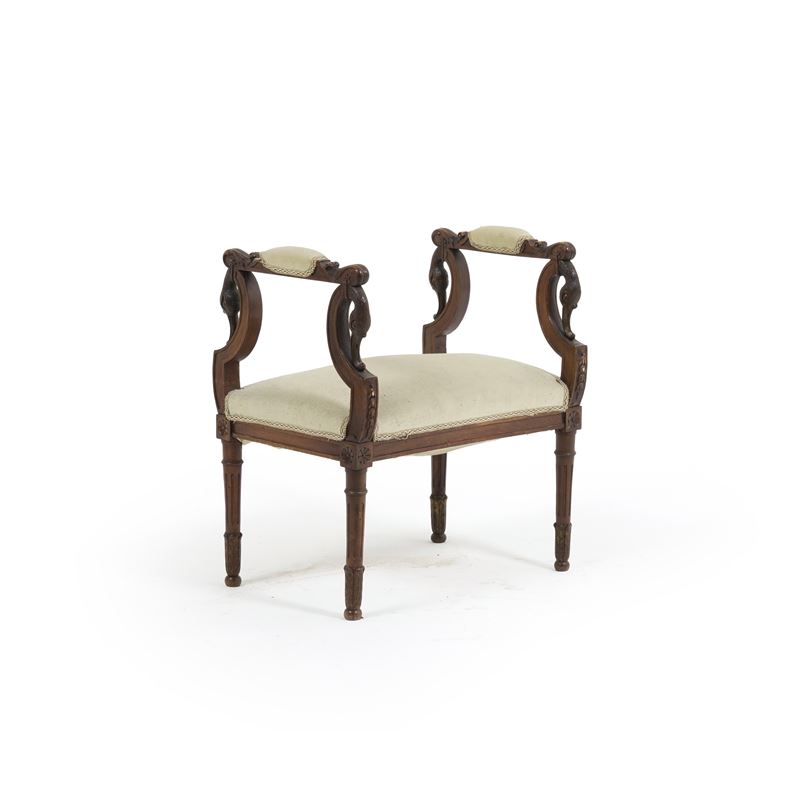 Panchetto in legno intagliato. XIX secolo  - Asta Antiquariato - Cambi Casa d'Aste