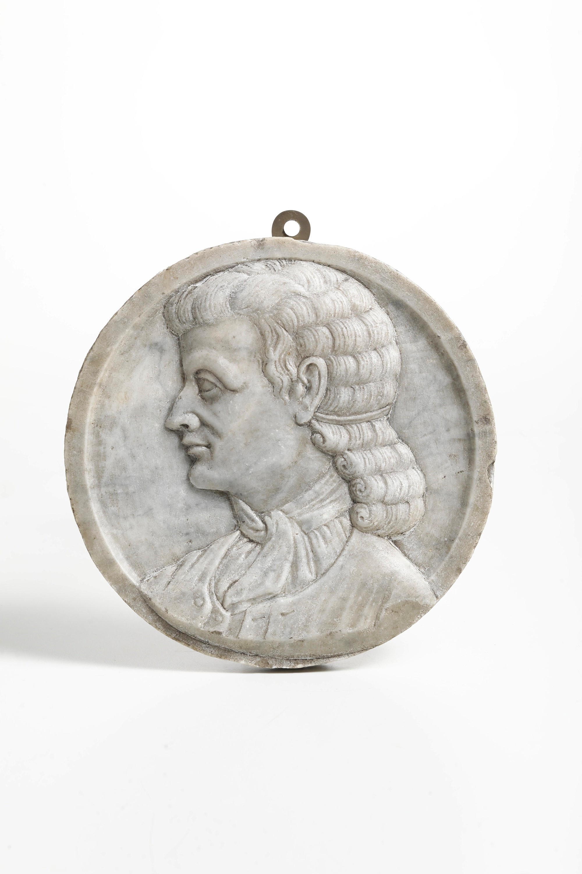 Scultore del XX secolo, Rilievo con profilo maschile, marmo