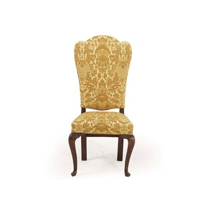 Sedia con schienale sagomato, seduta e schienale imbottiti, gambe mosse, XVIII secolo