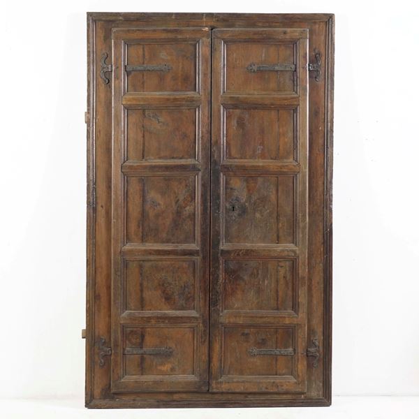 Portoncino a due ante in legno