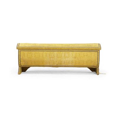Cassone in legno rivestito di filugello giallo, cm 152×43×56